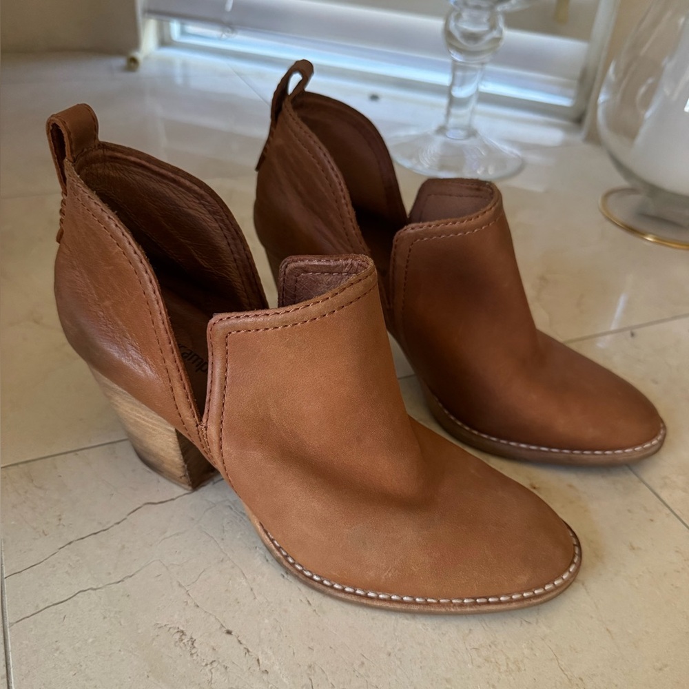 Jeffrey Campbell Rosalee Ankle Booties Size 7.5